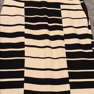 Size 10 black and cream tweed skirt.